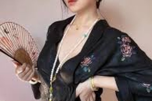 3500家连锁店女网红艾琳演豪门戏翻车涉嫌欺诈中老年人