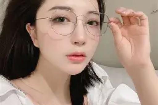 大批明星集体翻车董宇辉遭遇网友：这一次狼真的来了