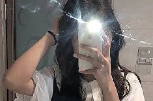 情侣吵架闹上热搜：王鹤润遭群嘲且负面被扒主打黑红也是红？