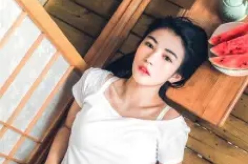 娱乐圈四大劲爆新闻：关晓彤海边热吻、黄晓明独处3小时、黄子韬海外生子赵丽颖错失大奖引热议
