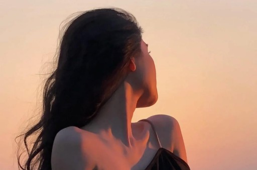 黄一鸣直播带娃被扒欠款55万、限高!王思聪不回应真不是没理由